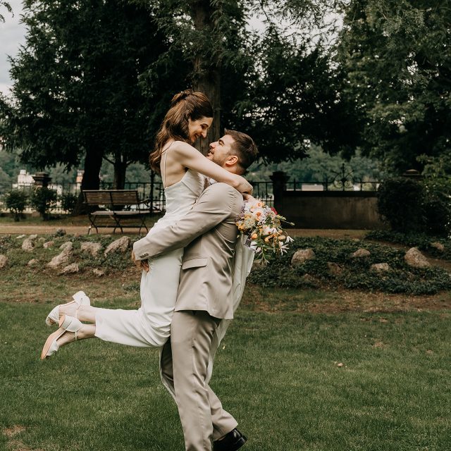 Im August durfte ich die standesamtliche Trauung von I & Ö in der schönen Villa Weigang in der Goetheallee fotografieren. 💛 Anschließend wurde in der Villa Marie am Blauen Wunder gefeiert.

Florist: @dieblumenbinderei 

#hochzeitsfotografdresden #standesamtlichetrauung #standesamtdresden #hochzeitsfotos #fotografdresden #heiratenindresden #villaweigangdresden #weddingtime #weddingvibes #hochzeitsreportage #standesamtfotos