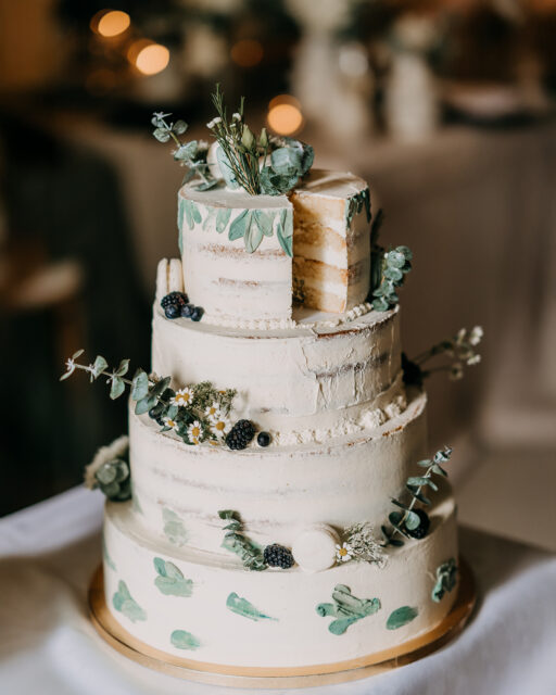 Schon wieder über 1 Jahr her. 💛 Und ich erinnere mich immer noch soooo so gerne an euren wunderschönen Hochzeitstag im @rittergutetzdorf!
@maria.schwani + @max_schwani
@kupsch.event.design
@rittergutetzdorf
@maxirauschenbach
@portable_stereo
@serv4rent
@dein.eventwerk
@barner.halle
@derfotobus
@fire_hero112
@marcel_tp
@mgeephilipp
@der_konner
#hochzeitsfotografdresden #hochzeitsfotografleipzig #hochzeitsfotograf #heiraten2024 #rittergutetzdorf #fotografdresden #rustikalehochzeit #scheunenhochzeit #sommerhochzeit #rustikaledeko #wedding #weddingphotography #landhochzeit #weddingvibes #fotografdresden #freietrauung #freietrauungdresden #heiratenindernatur