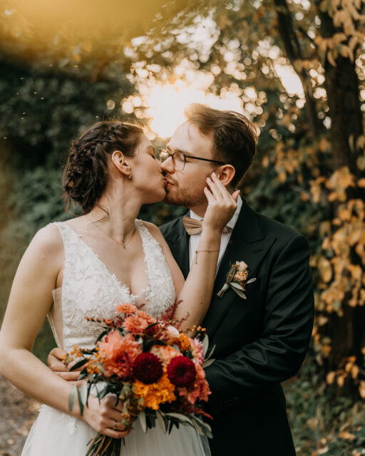 Ein sonniger Oktobertag + die Hochzeit von M& D = beste Stimmung! 🍁 Danke, dass ich euren großen Tag begleiten durfte! Alles Liebe! 💛

Florist: @florartist_dresden 

#hochzeitsfotografdresden #heubuehneweinboehla #scheunenhochzeit #herbsthochzeit #landhochzeit #heiratenindernatur #rustikalheiraten t #wedding #weddingday #love #coupleshoot #fotografdresden #dresden #weddingtime #weddingphotography #hochzeitsfotograf #authenticlovemag #muchlove_ig #wellwedmagazine #heiratenindresden #heirateninsachsen #elegantwedding #hochzeitsfotografie #vintagewedding #hochzeitsfotografindresden